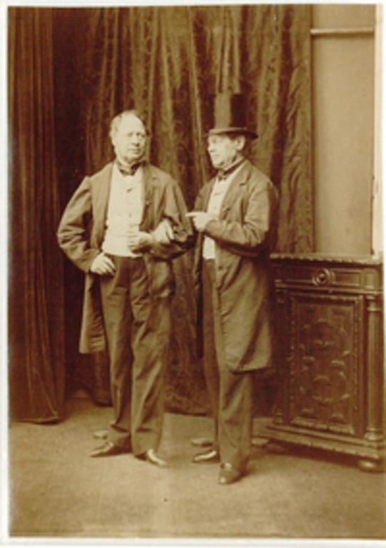 Double autoportrait debout