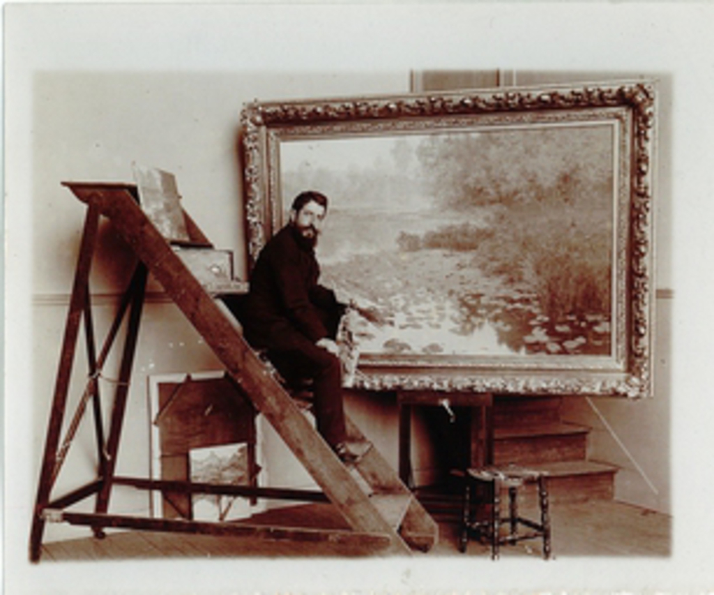 Le peintre Ernest Marché (1864-1932) posant devant "Le Soir"