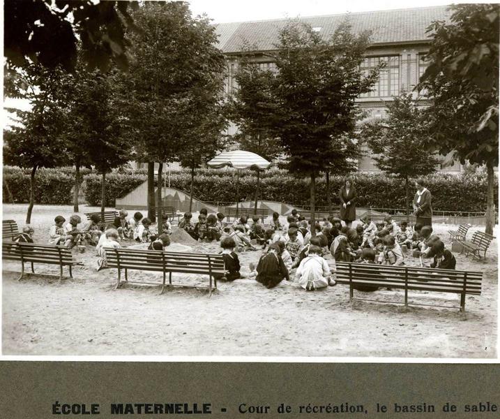 Ecole maternelle - Cour de récréation, le bassin de sable