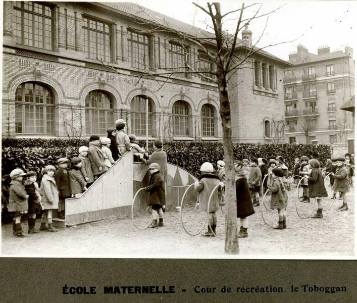 Ecole maternelle - Cour de récréation, le Toboggan