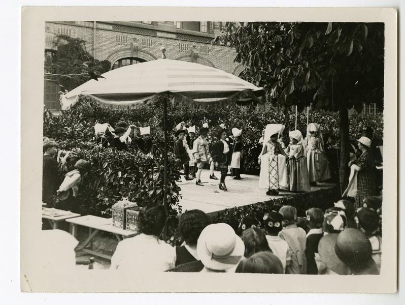 Ecole Edouard Vaillant - Fête scolaire costumée (Titre fictif)