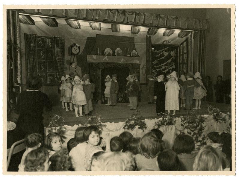 Fête scolaire - Ecole Vaillant Jaurés - Représentation de Noël (Titre fictif)