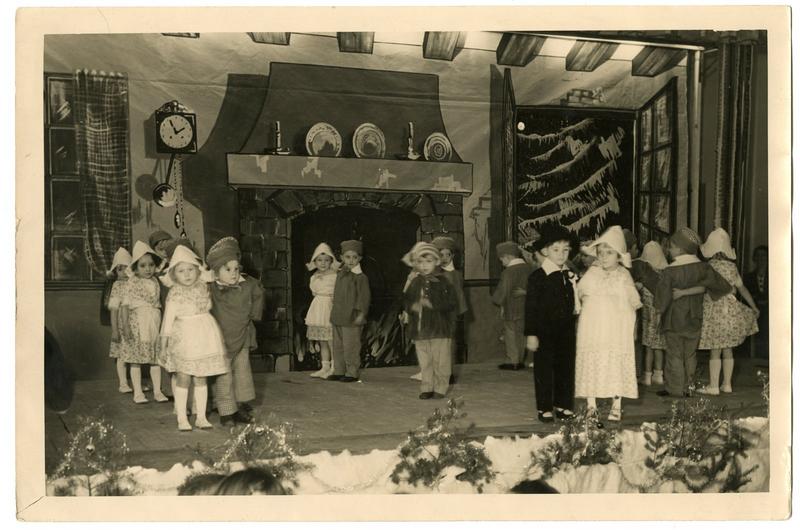 Fête scolaire - Ecole Vaillant Jaurés - Représentation de Noël (Titre fictif)