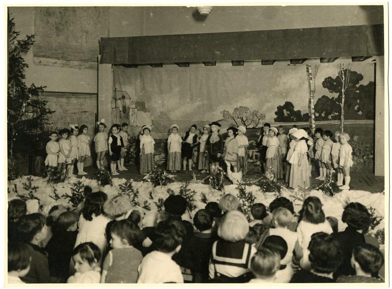 Fête scolaire - Ecole Vaillant Jaurés - Représentation de Noël (Titre fictif)