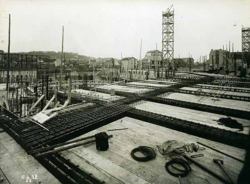 Vue de la cité-jardins en construction - bâtiment des familles nombreuses, 1932 (Titre fictif)