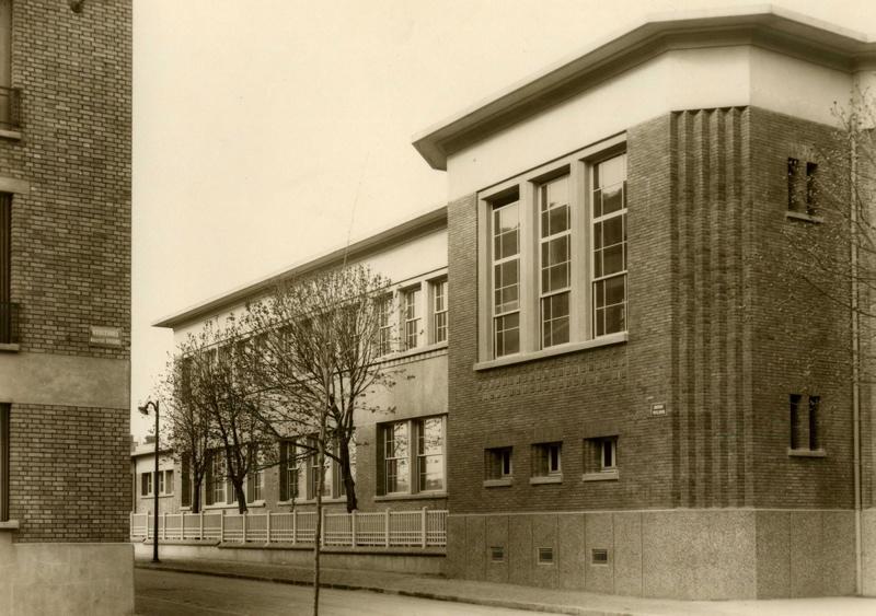 Ecole primaire Aristide Briand de la cité-jardins - Façade à l'angle de l'avenue Wilson et du boulevard Aristide Briand (Titre fictif)