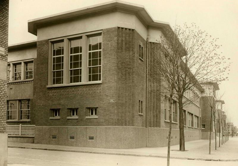 Ecole primaire Aristide Briand de la cité-jardins - Façade à l'angle de l'avenue Wilson et du boulevard Aristide Briand (Titre fictif)