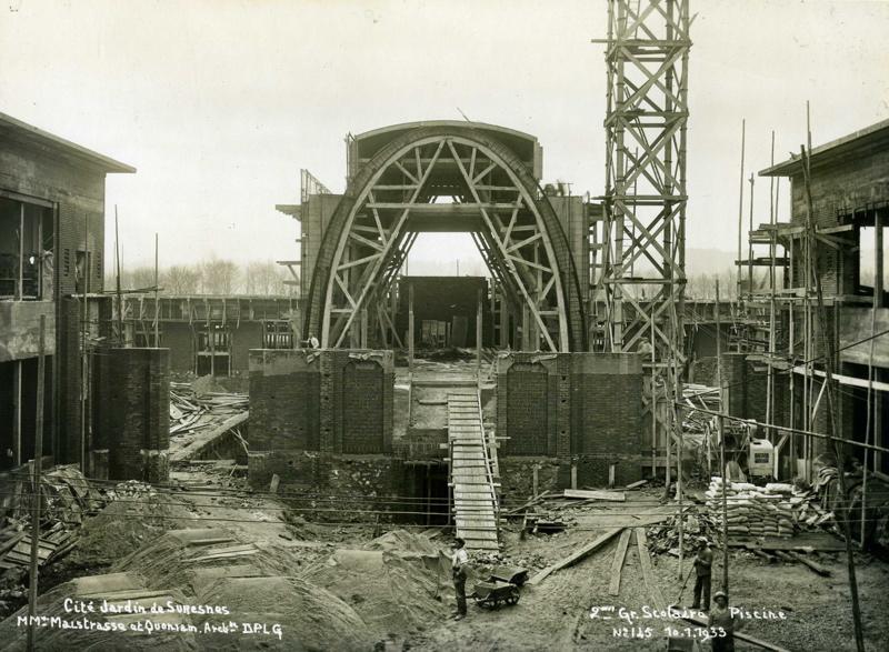 Ecole primaire Aristide Briand de la cité-jardins - Piscine et gymnase en construction (Titre fictif)