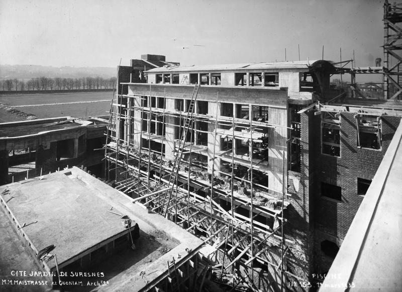 Ecole primaire Aristide Briand de la cité-jardins - Piscine en construction (Titre fictif)