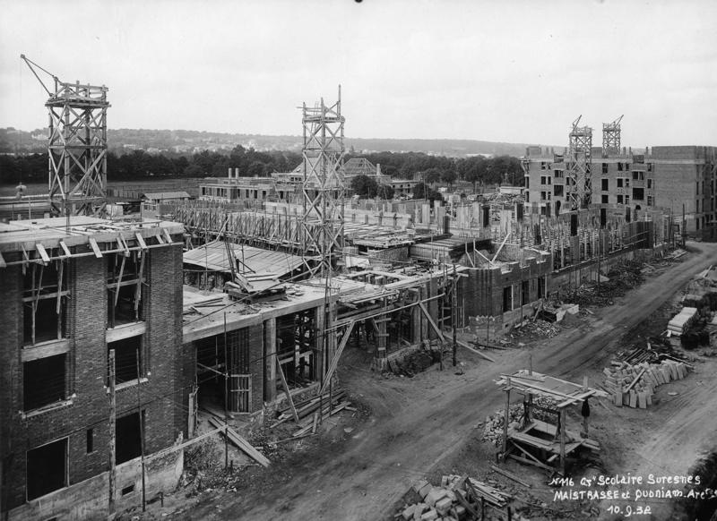 Ecole primaire Aristide Briand de la cité-jardins en construction (Titre fictif)