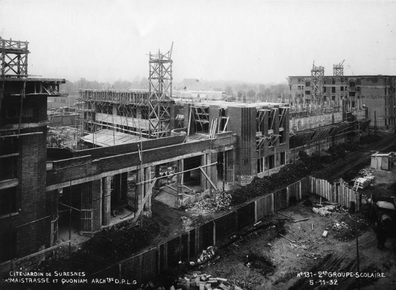 Ecole primaire Aristide Briand de la cité-jardins en construction (Titre fictif)