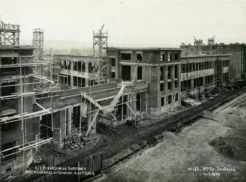 Ecole primaire Aristide Briand de la cité-jardins en construction (Titre fictif)