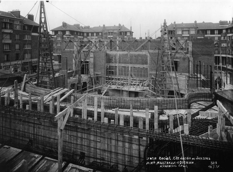 Centre social de la cité-jardins en construction (Titre fictif)