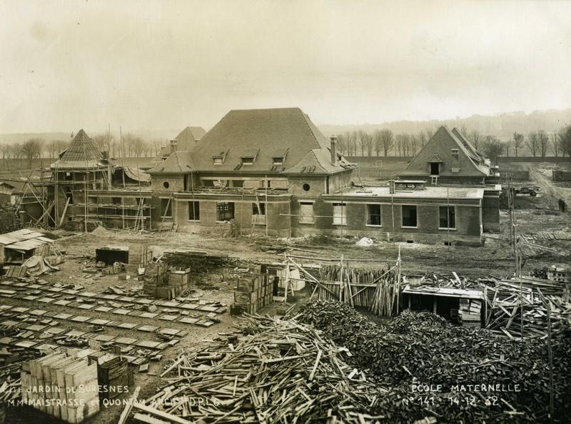 Ecole maternelle Wilson de la cité-jardins en construction (Titre fictif)