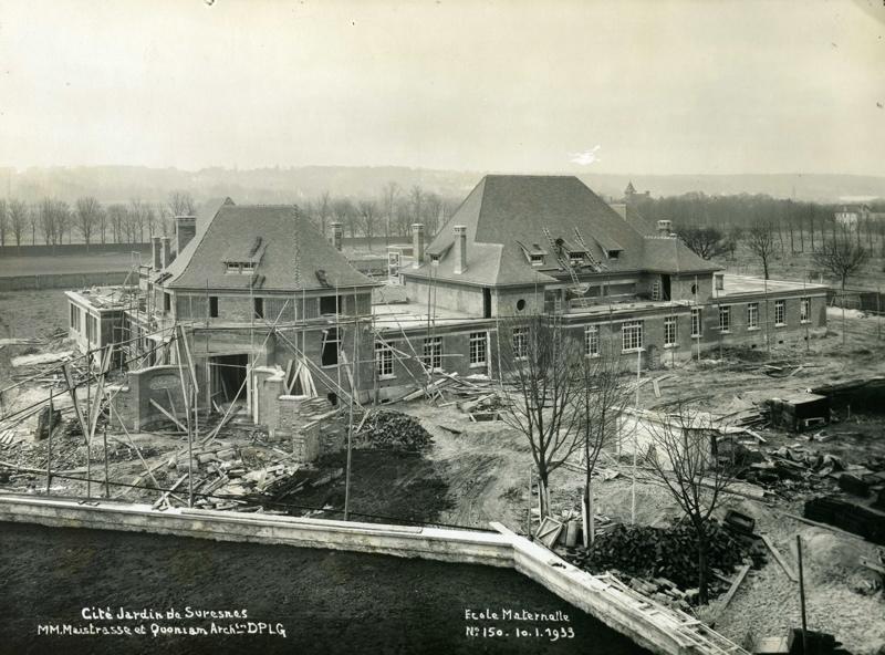 Ecole maternelle Wilson de la cité-jardins en construction (Titre fictif)