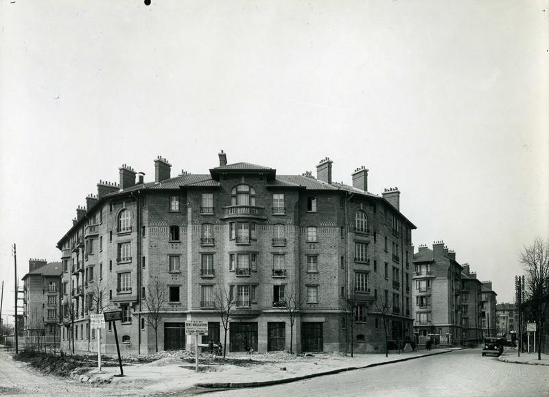 Vue de la cité-jardins en construction (Titre fictif)