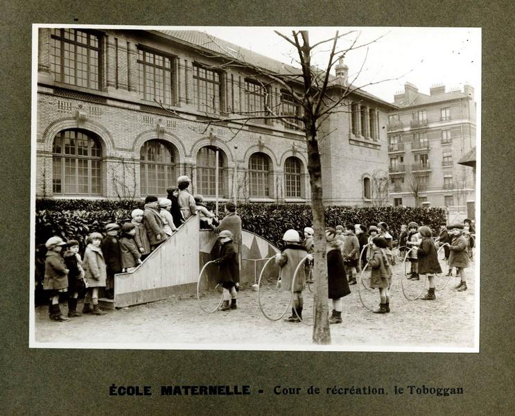 Ecole maternelle - Cour de récréation, le Toboggan