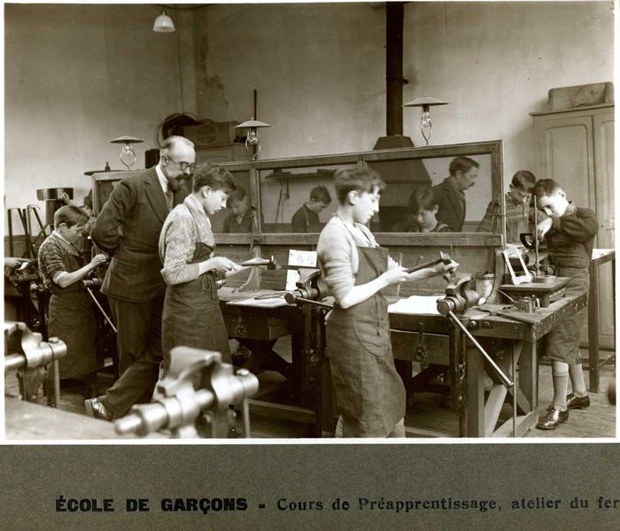 Ecole de garçons - Cours de Préapprentissage, atelier du fer