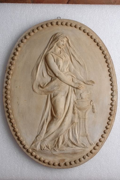 Médaillon ovale : Vestale