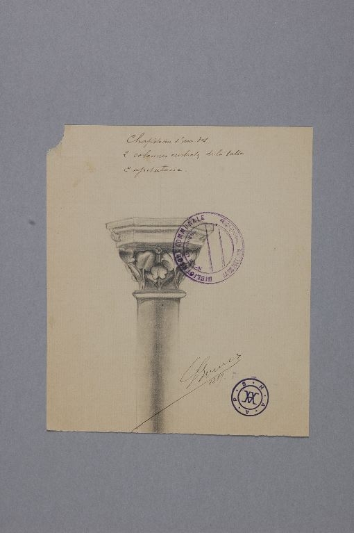 Chapiteau d’une des deux colonne de la salle capitulaire du prieuré