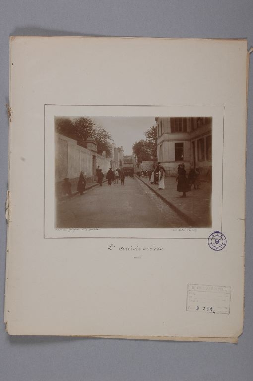 L’arrivée en classe, rue de l’Abbé Fleury