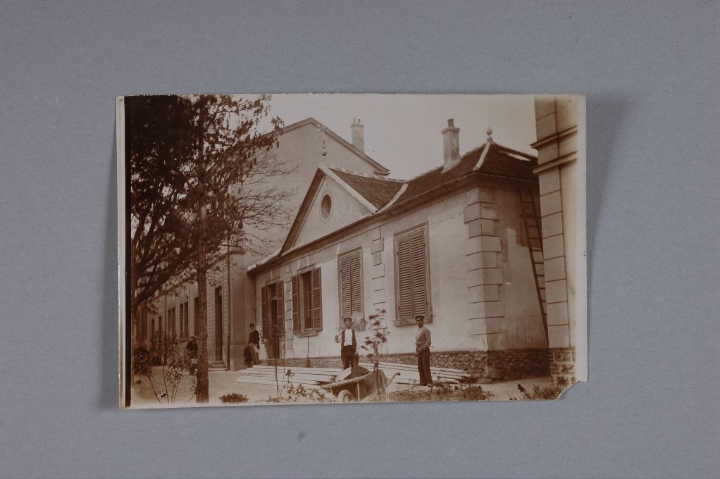 Fin du chantier, école de garçons, rue de l’Abbé Fleury