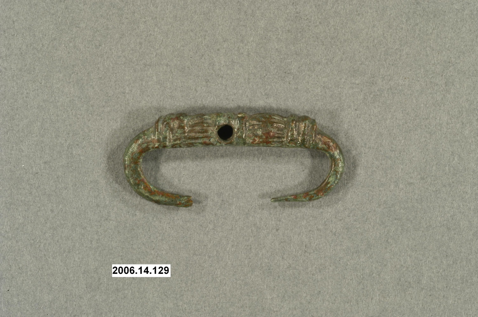 Agrafe à double crochet de vêtementMusée du Vieil Argenteuil