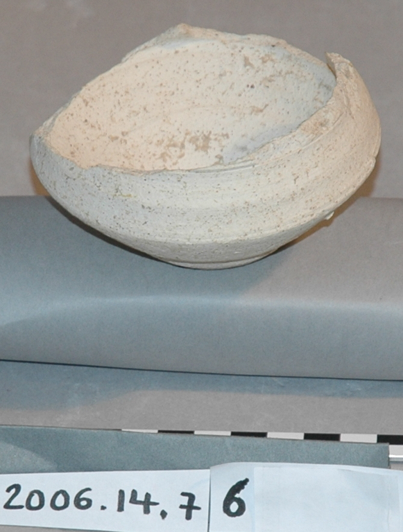 Fragment de pied de céramique (abbaye Notre-Dame)