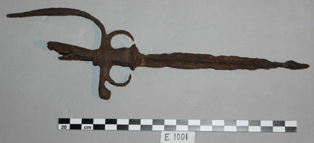 Petit poignard en fer forgé (Moyen Âge)