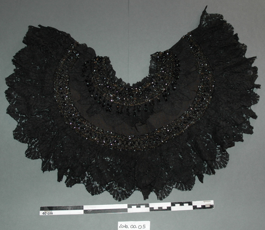 Tour de col noir en dentelle