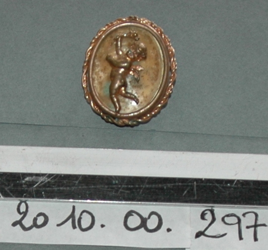 Broche en métal doré