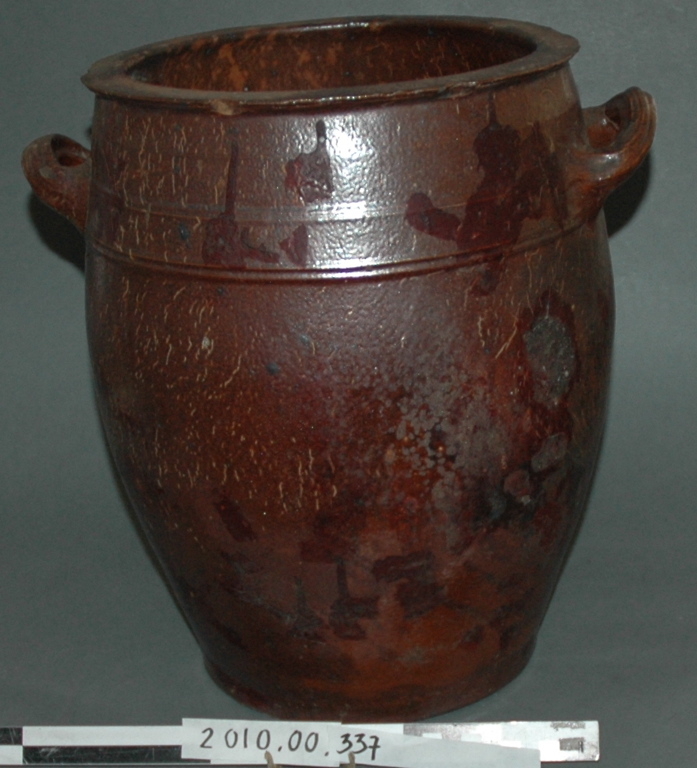 Saloir en grès à glaçure noire