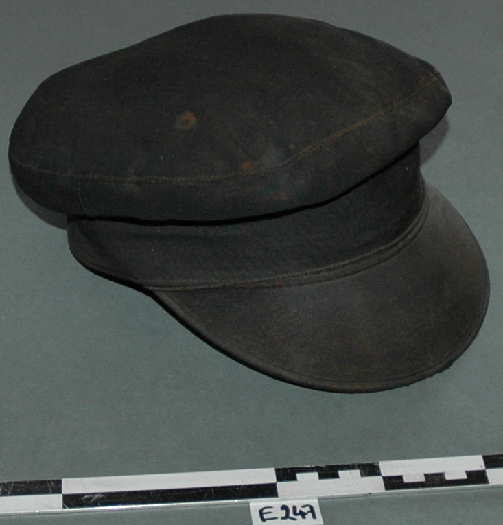 Casquette soie noire, modèle spécial à Argenteui