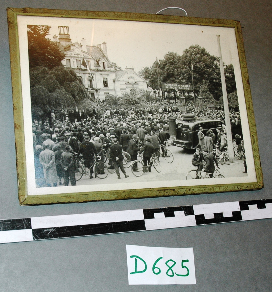 photo sous verre: La libération à Argenteuil, hotel de ville
