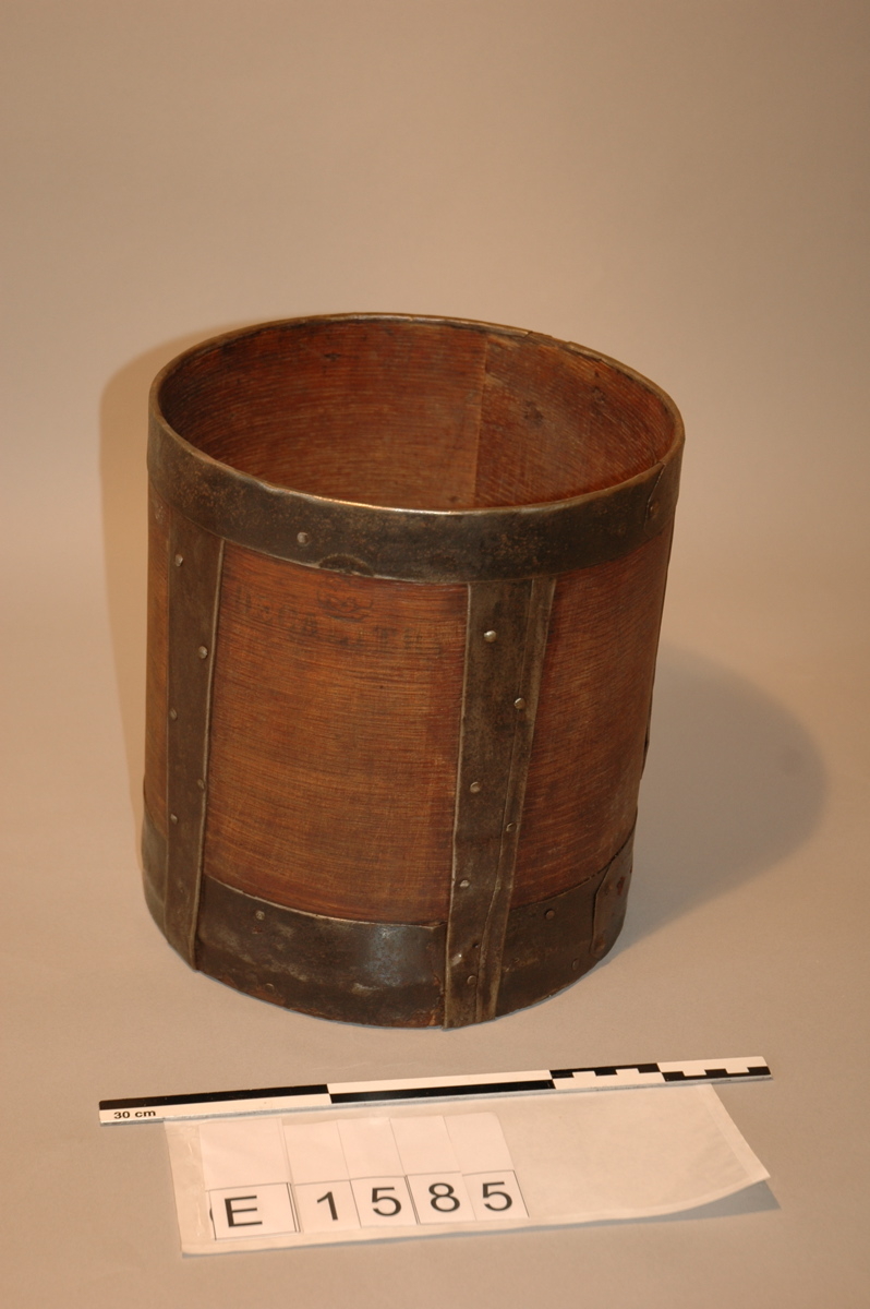 Boisseau en bois et tôle de fer, pour mesurage des grains Décalitre