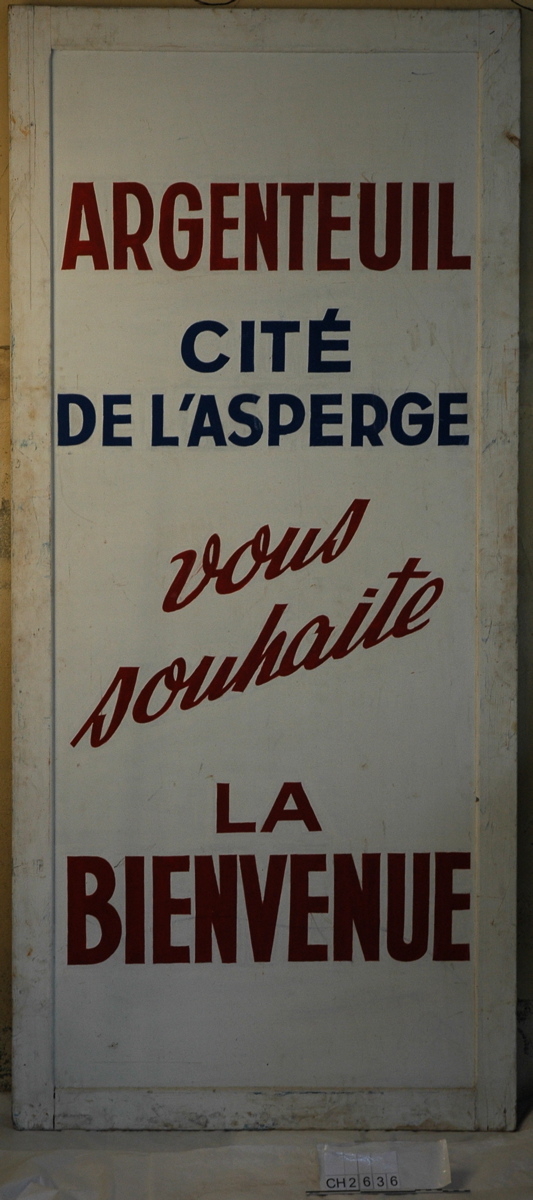 Lot de deux panneaux peints identiques. "Argenteuil, cité de l'asperge, vous souhaite la bienvenue."