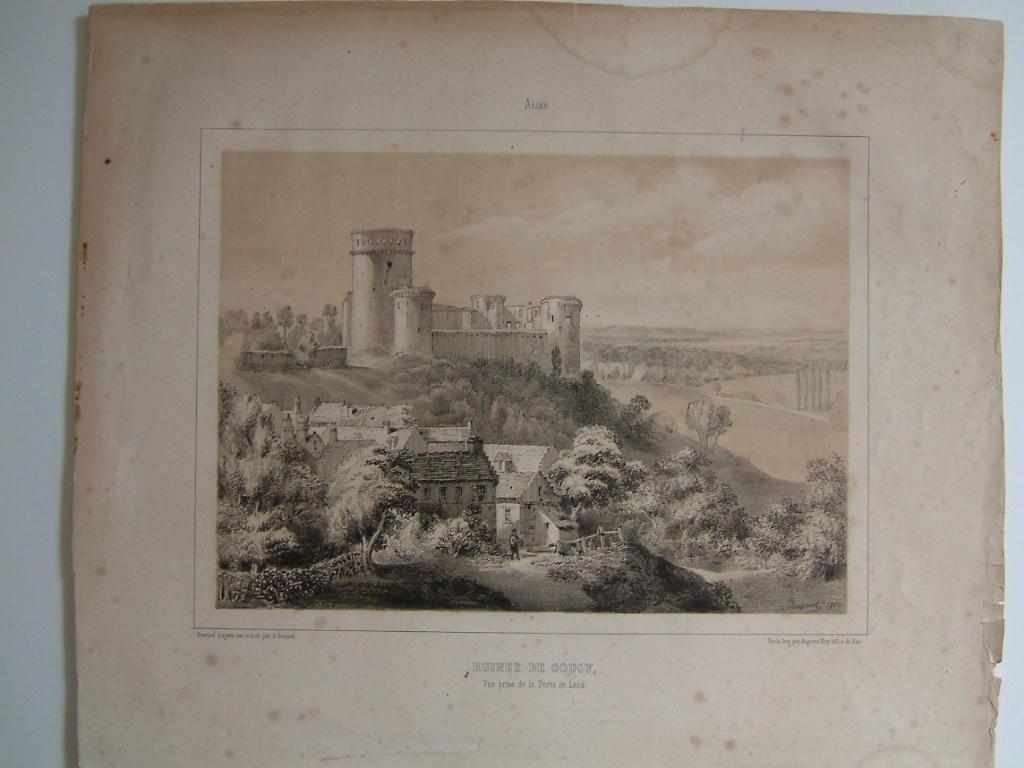 Ruines de Coucy (Aisne) vue prise de la porte de Laon