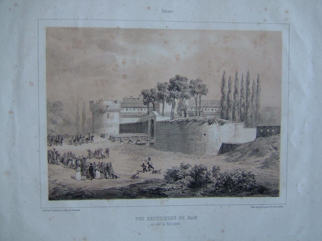 Vue extérieure de Ham du côté du pont levis