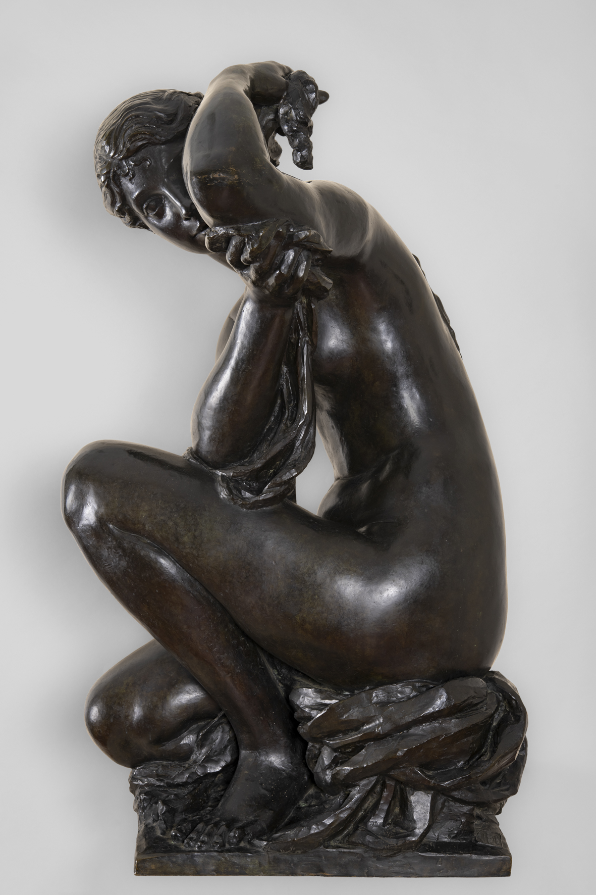 Femme à sa toilette à genoux ou Grande Baigneuse