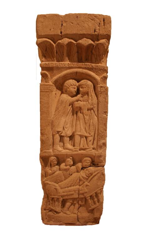 Stèle de l'oculiste (titre d'usage) ; Partie supérieure d'un pilastre d'angle représentant une scène d'ophtalmologie (autre titre) ; Monument votif à Lucine, pilier gallo-romain en pierre sculpté sur deux faces (titre de l'inventaire)
