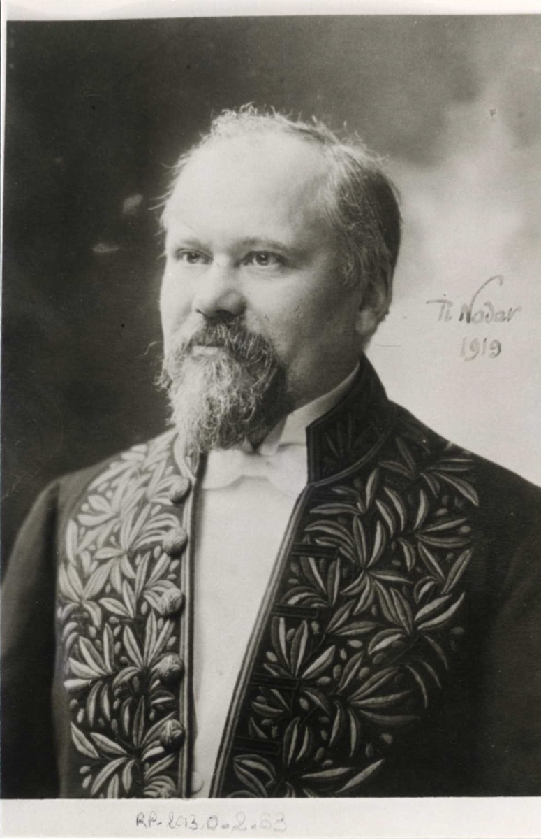 Raymond Poincaré en académicien (titre factice)