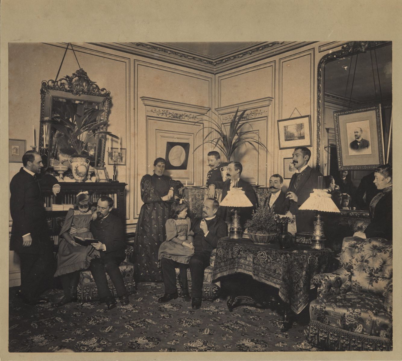 Raymond Poincaré en famille le jour de son élection (titre factice)