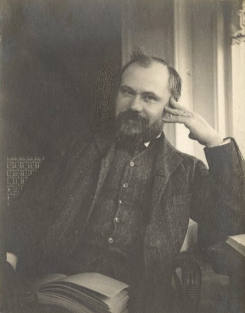 Raymond Poincaré, jeune, souriant (titre factice)