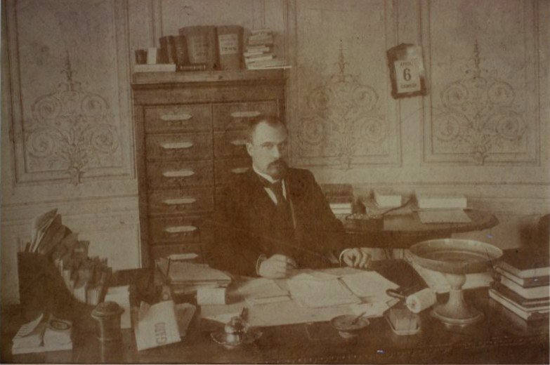 Raymond Poincaré à sa table de travail (titre factice)