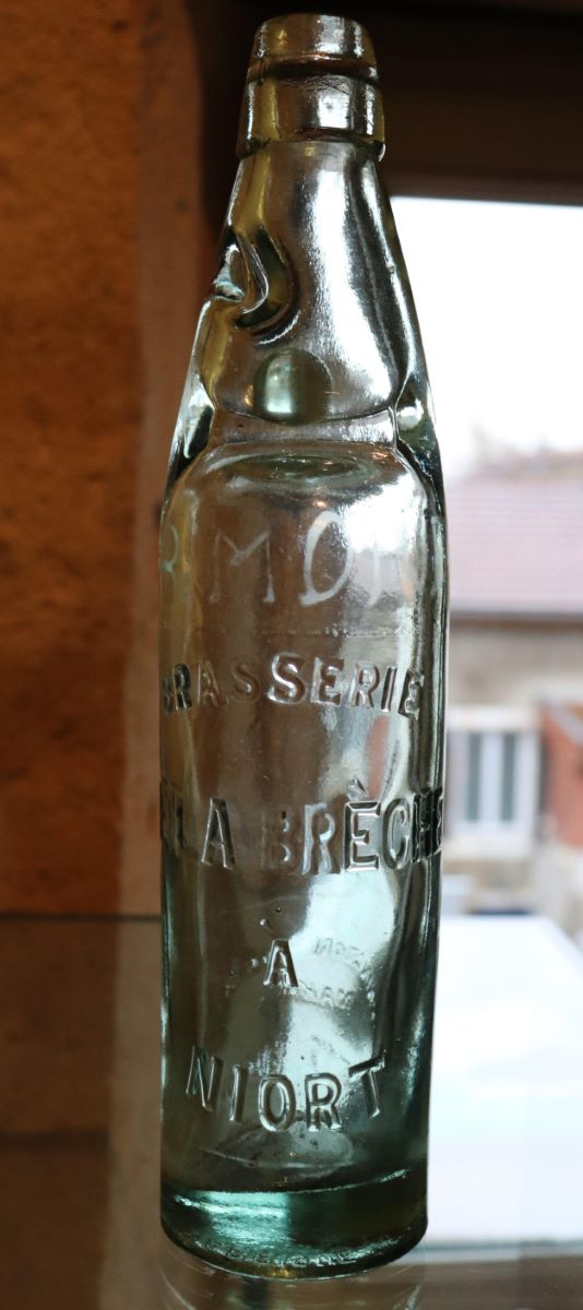 Brasserie / de la brèche / à/ Niort (titre inscrit)