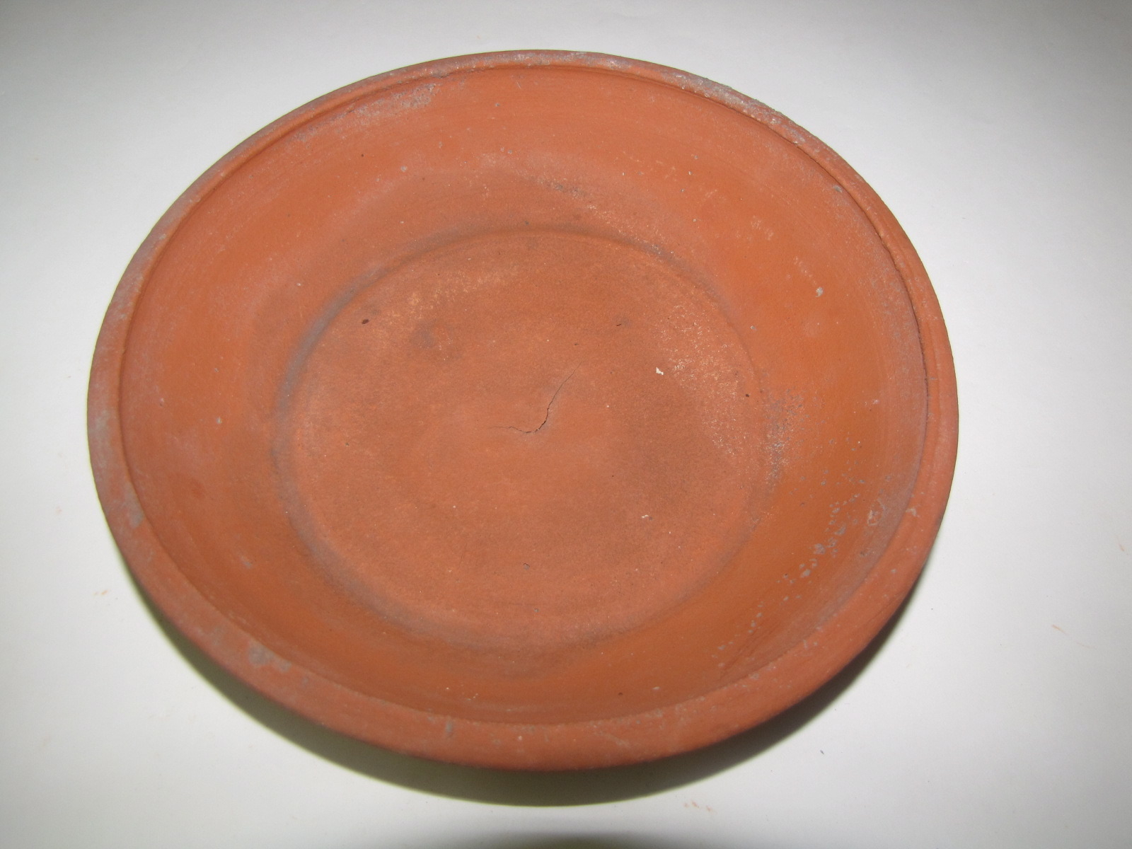 récipient rond sans rebords (titre d'usage)