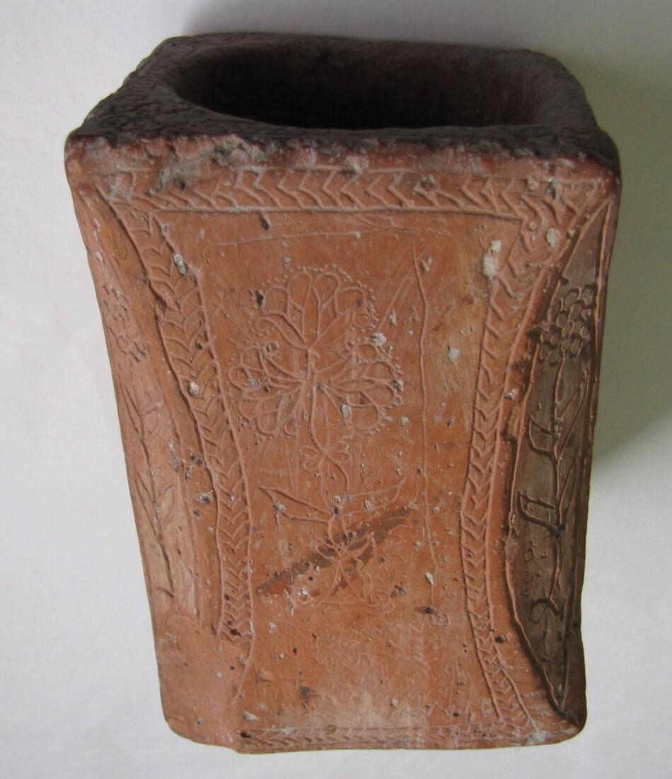 vase en terre cuite (titre d'usage)