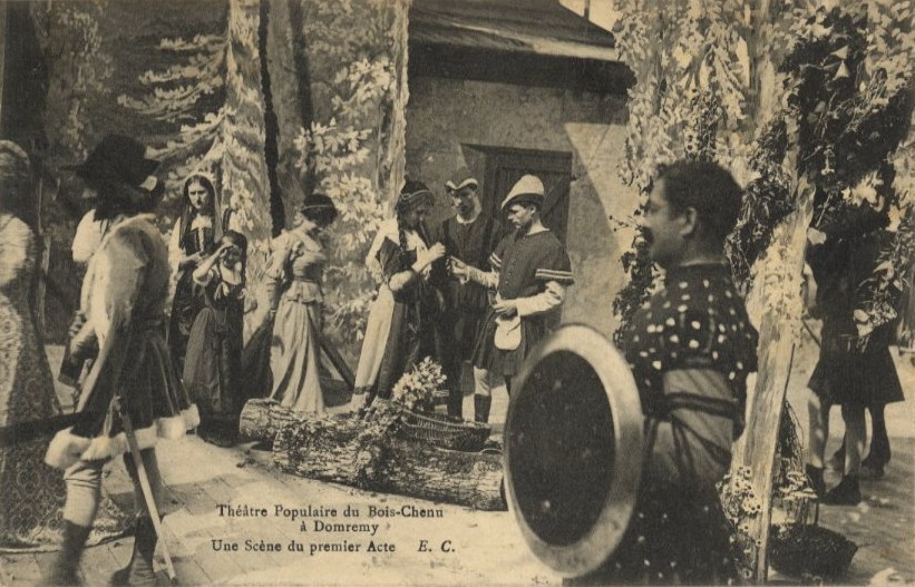 Au Théâtre Populaire du Bois Chenu à Domrémy Une scène du premier acte.