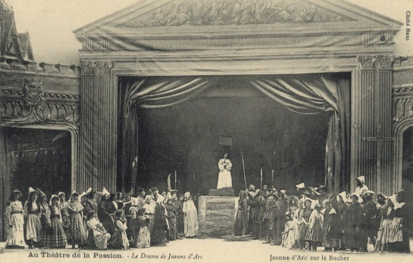 Au Théâtre de la Passion. - Le Drame de Jeanne d'Arc. Jeanne d'Arc sur le bûcher