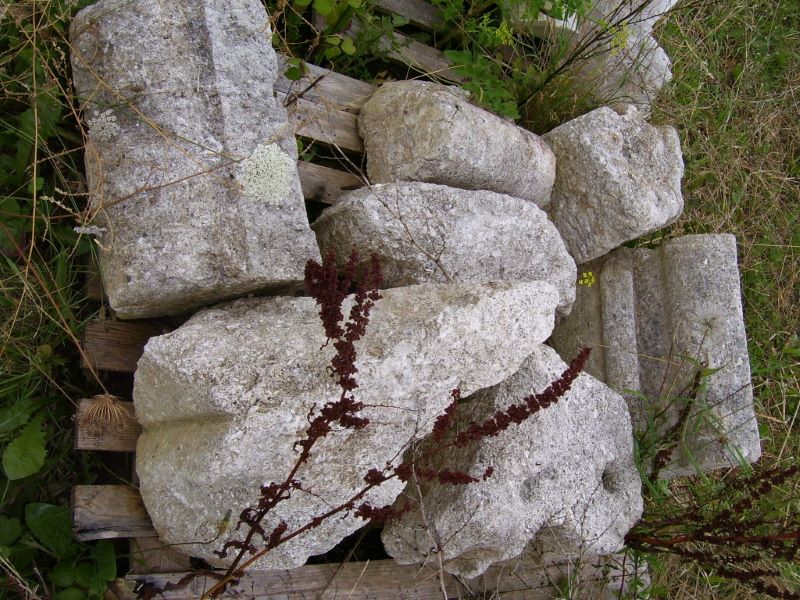 lot : 4 pierres taillées